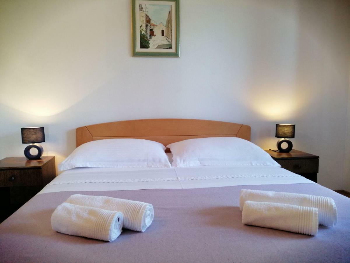 Apartments And Room Caric Jelsa (Hvar) Exterior foto