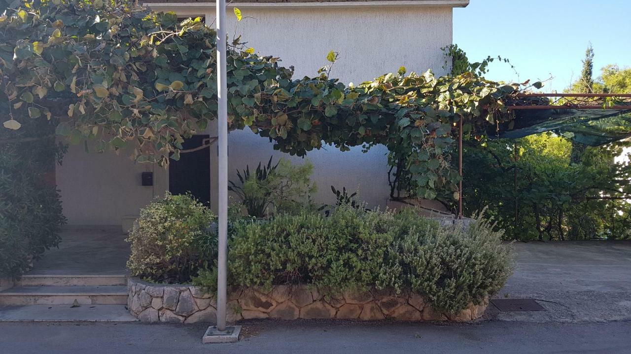 Apartments And Room Caric Jelsa (Hvar) Exterior foto