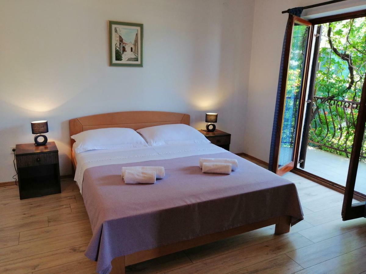 Apartments And Room Caric Jelsa (Hvar) Exterior foto