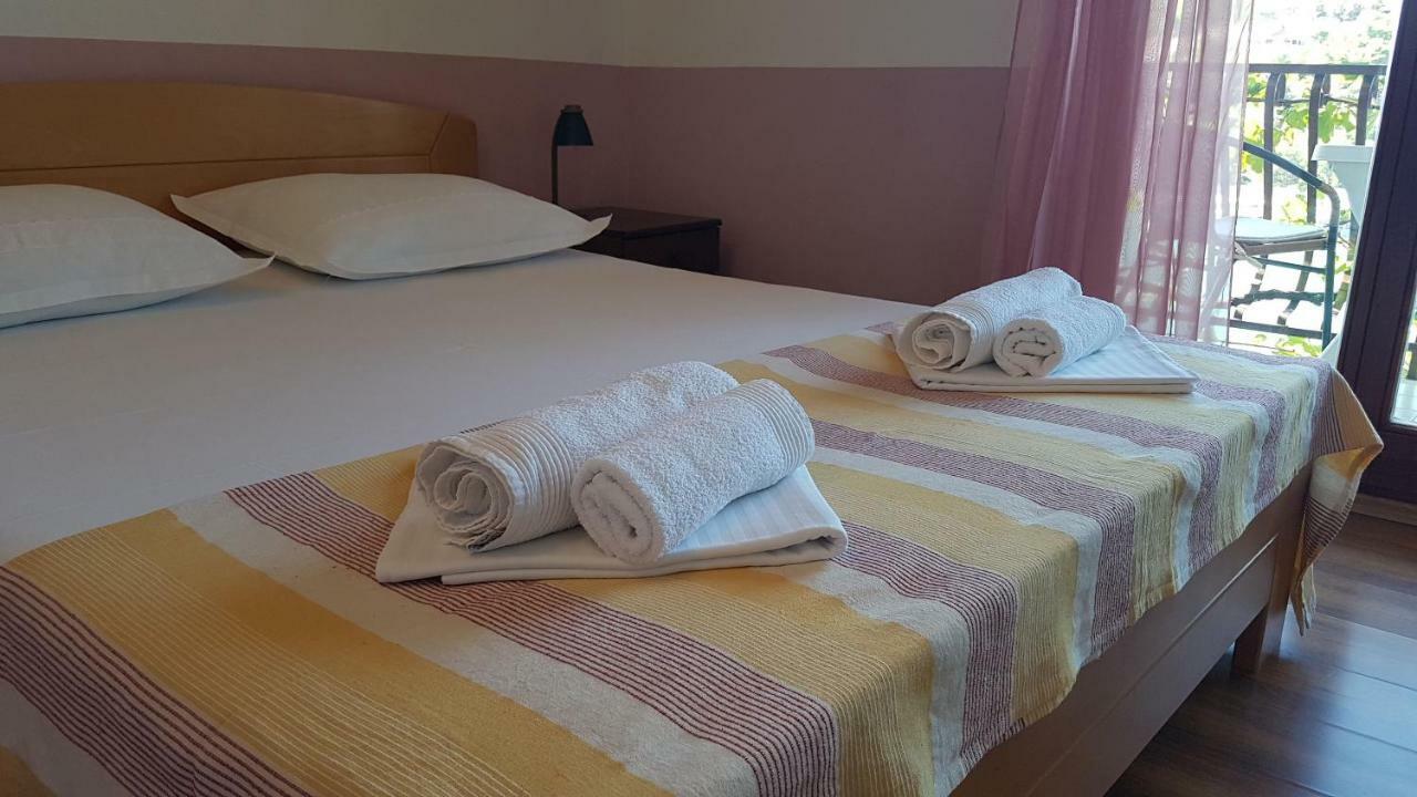 Apartments And Room Caric Jelsa (Hvar) Exterior foto