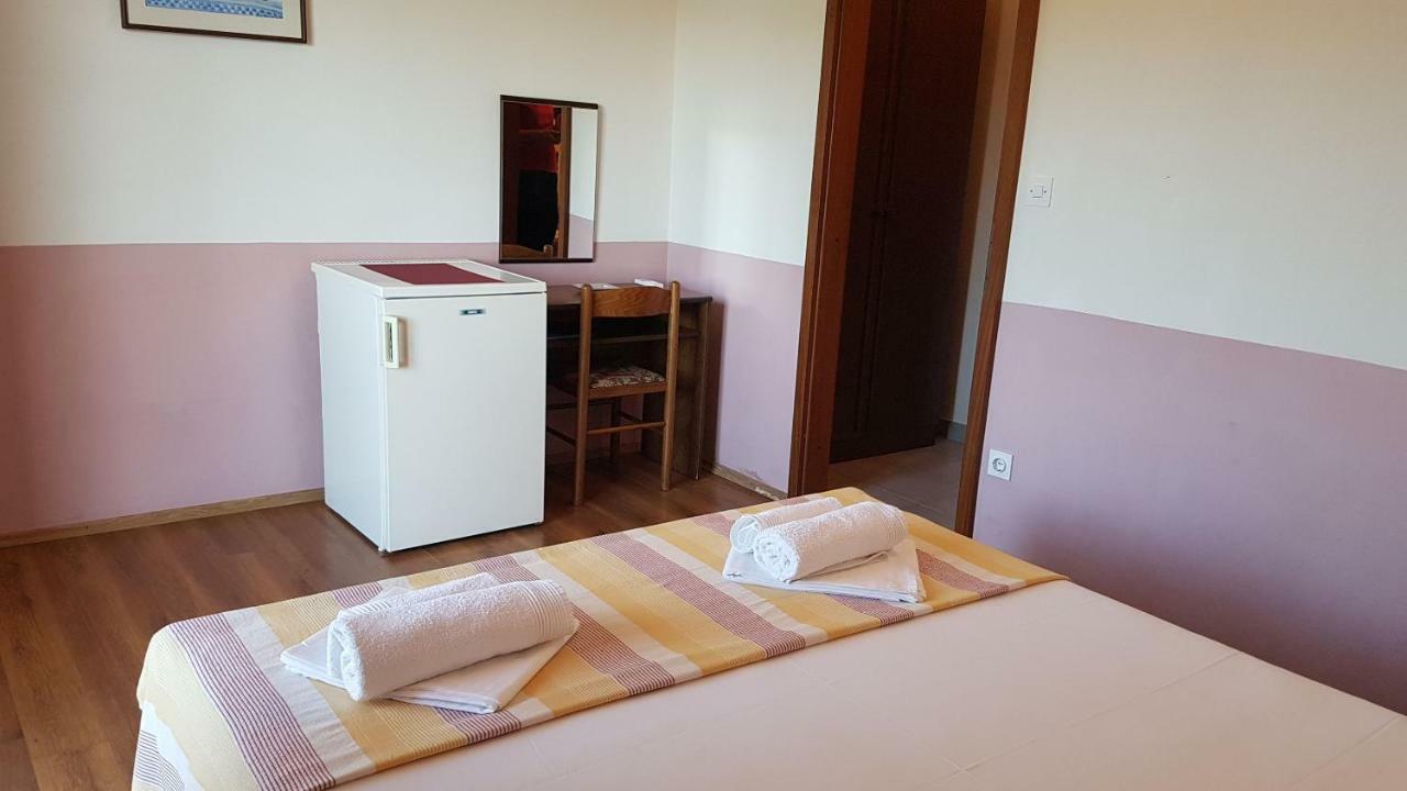 Apartments And Room Caric Jelsa (Hvar) Exterior foto