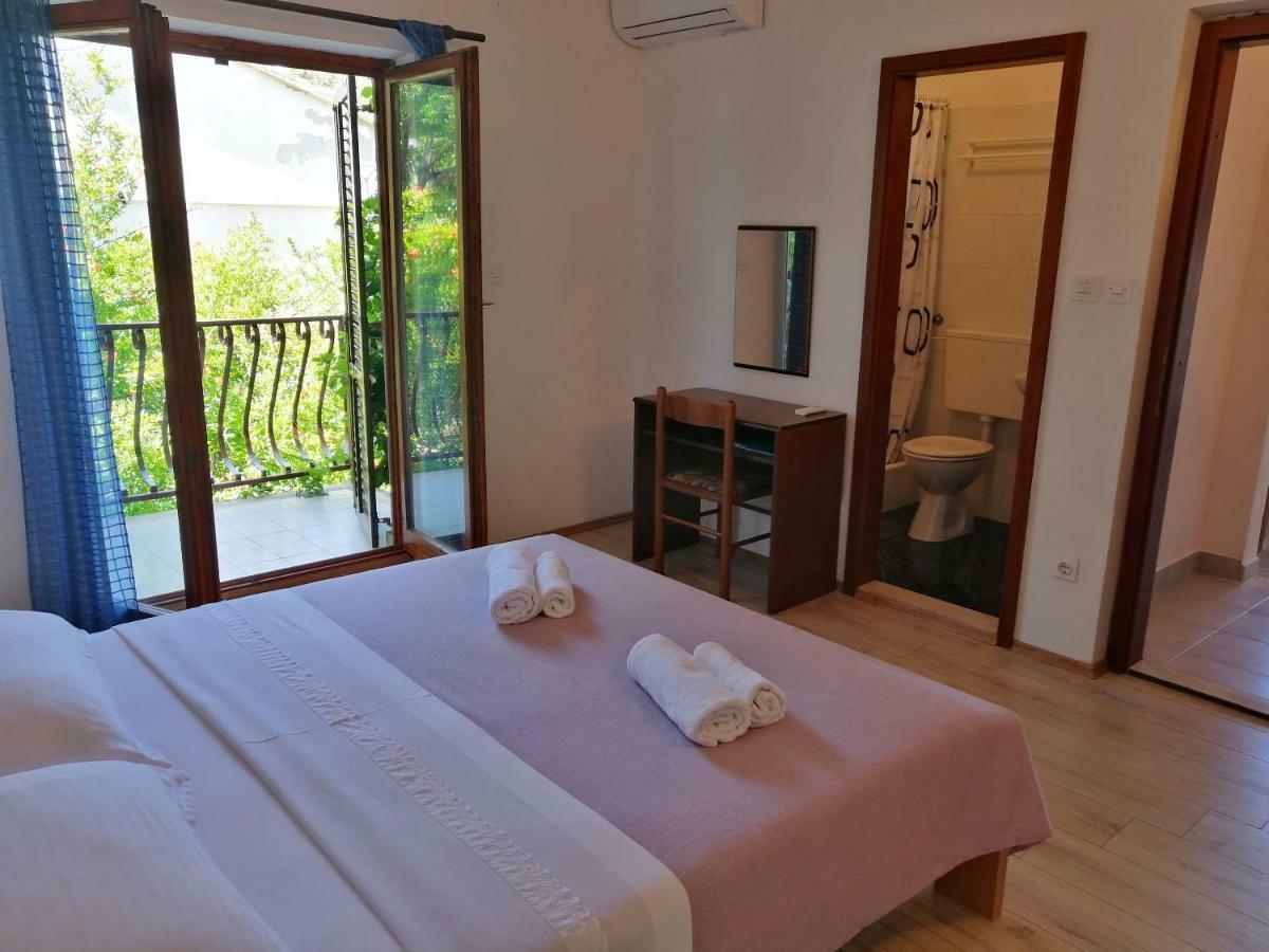 Apartments And Room Caric Jelsa (Hvar) Exterior foto