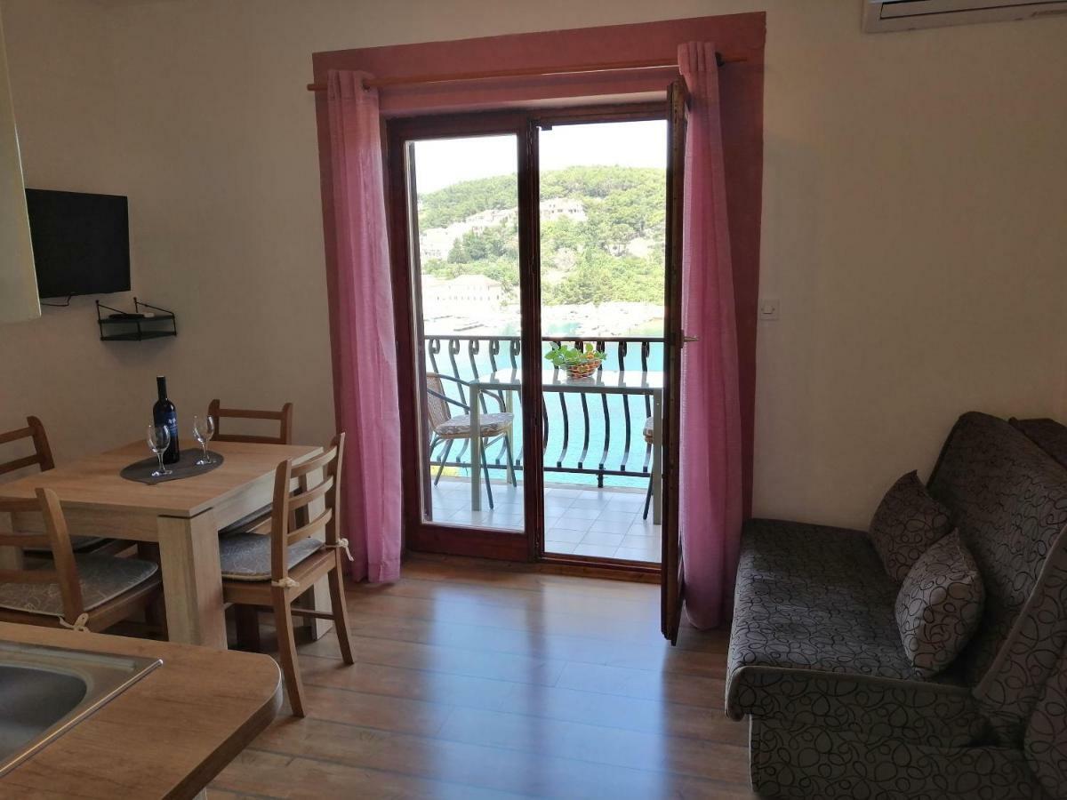 Apartments And Room Caric Jelsa (Hvar) Exterior foto