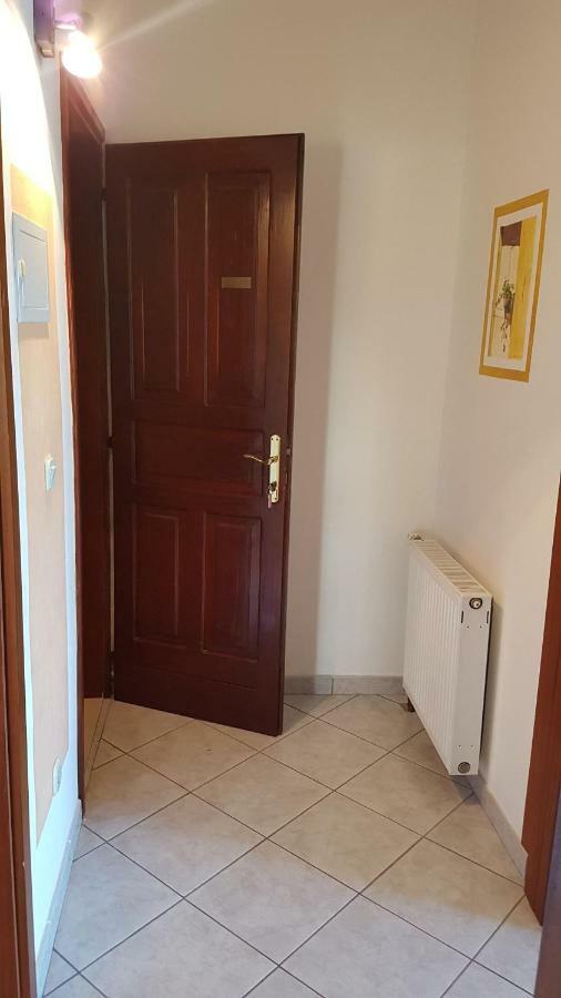 Apartments And Room Caric Jelsa (Hvar) Exterior foto