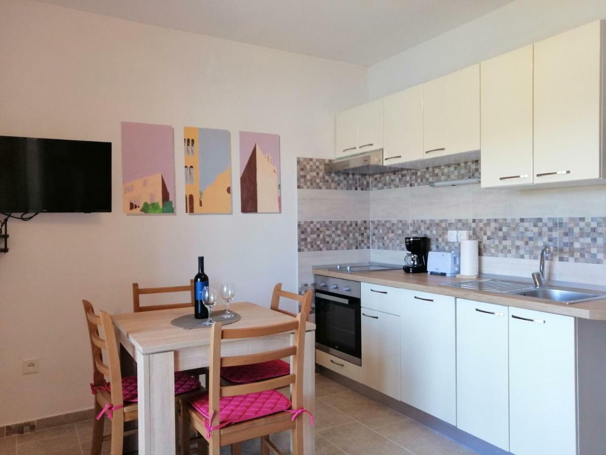 Apartments And Room Caric Jelsa (Hvar) Exterior foto