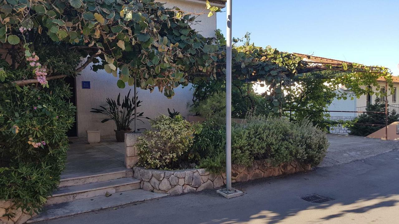 Apartments And Room Caric Jelsa (Hvar) Exterior foto