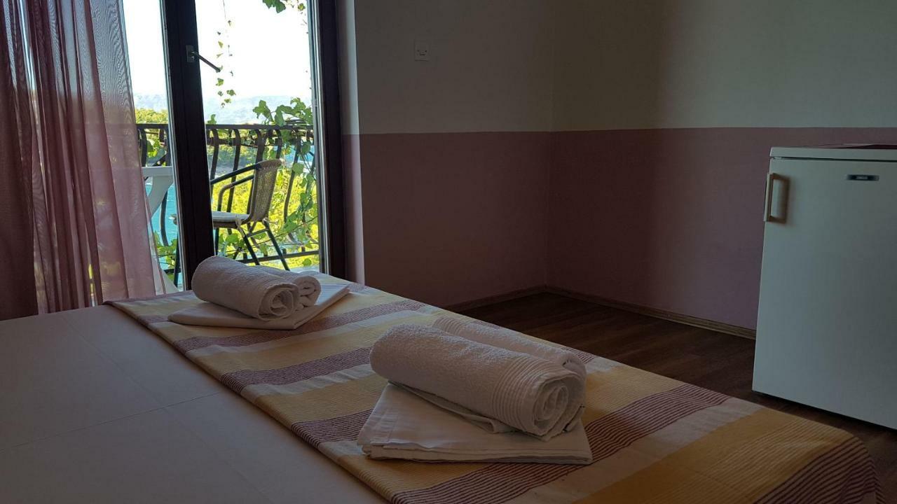 Apartments And Room Caric Jelsa (Hvar) Exterior foto