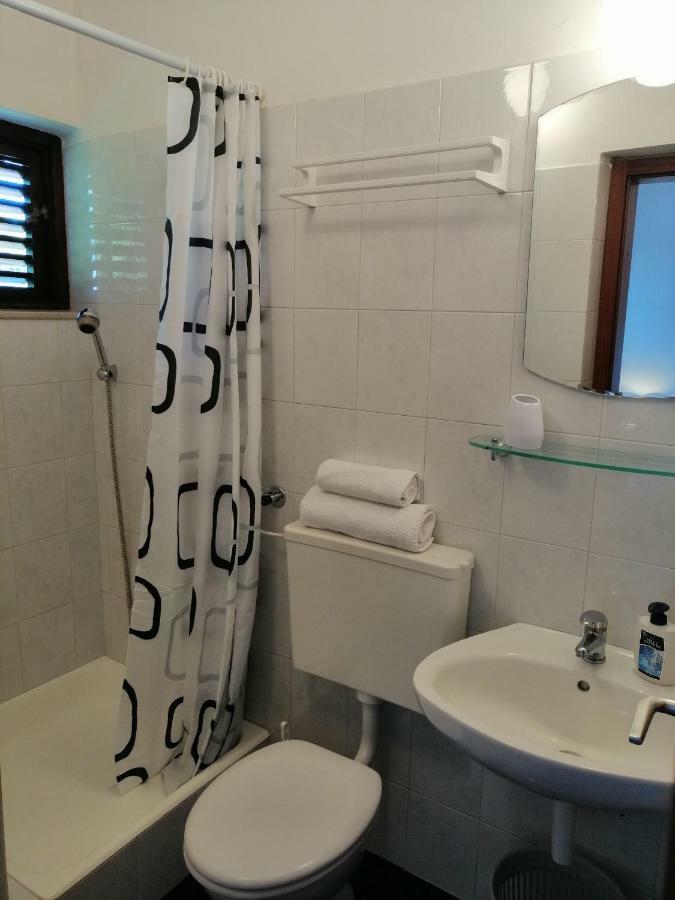 Apartments And Room Caric Jelsa (Hvar) Exterior foto