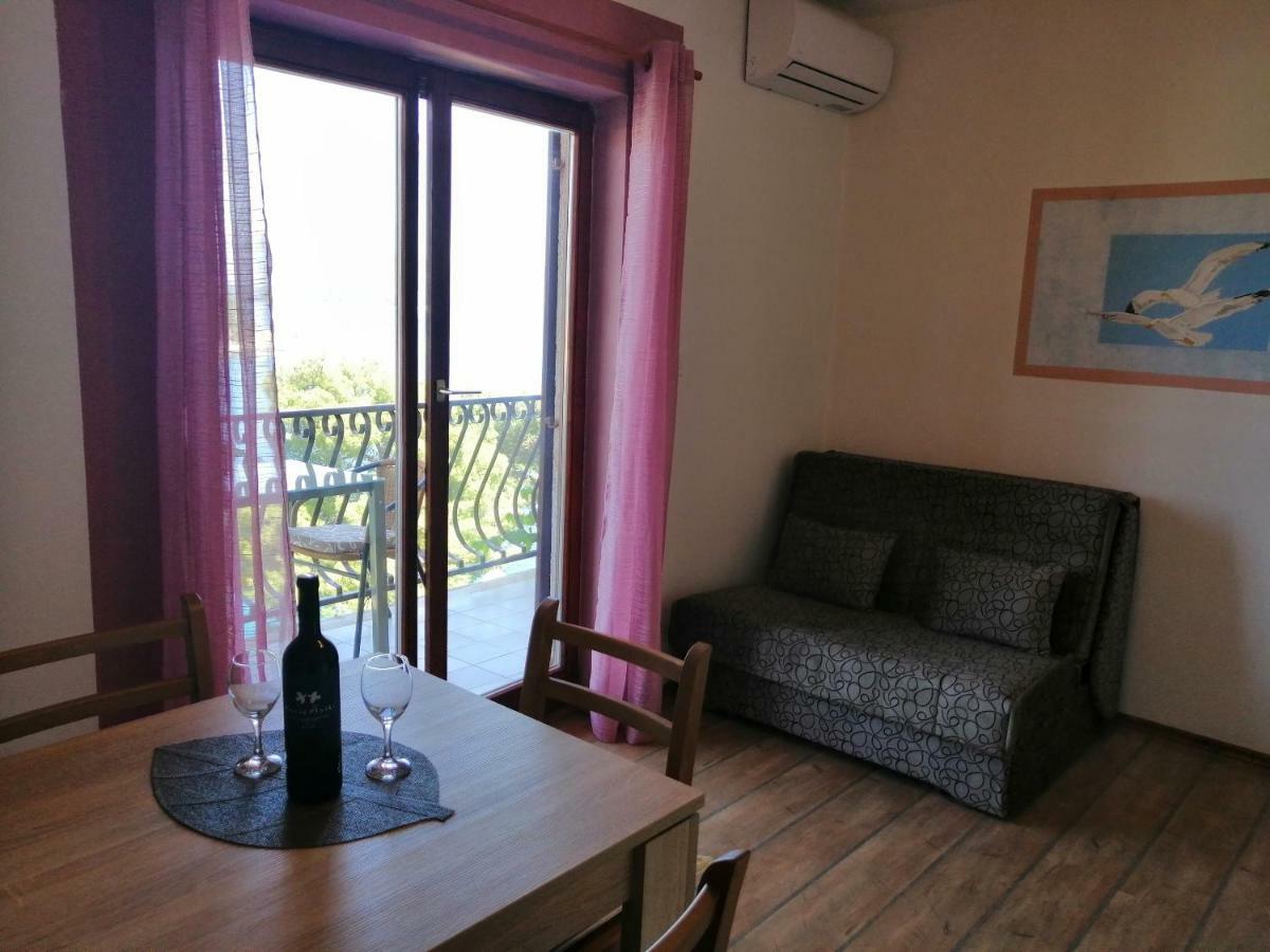 Apartments And Room Caric Jelsa (Hvar) Exterior foto