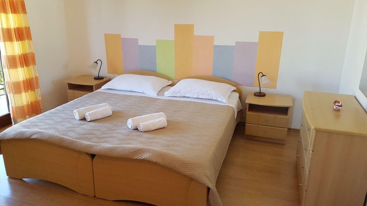 Apartments And Room Caric Jelsa (Hvar) Exterior foto